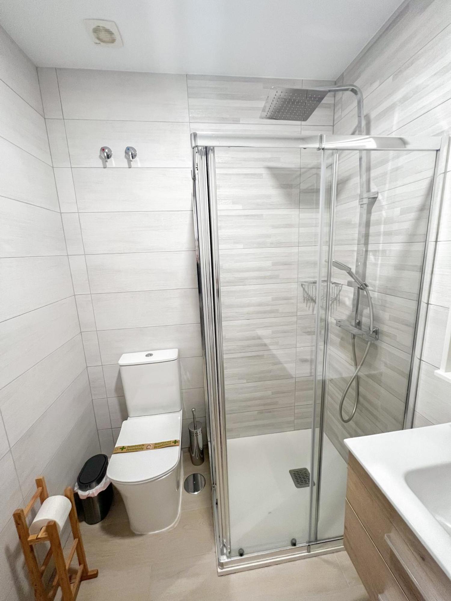 Cozy And Modern Family Flat Carihuela Apartment Торемолинос Екстериор снимка