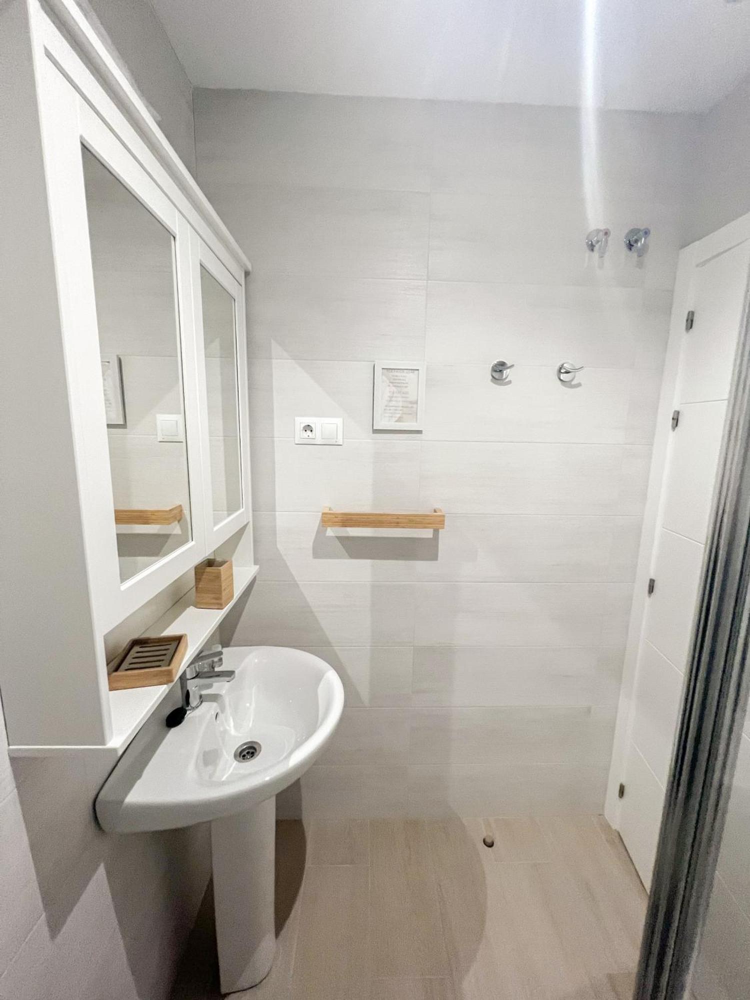 Cozy And Modern Family Flat Carihuela Apartment Торемолинос Екстериор снимка
