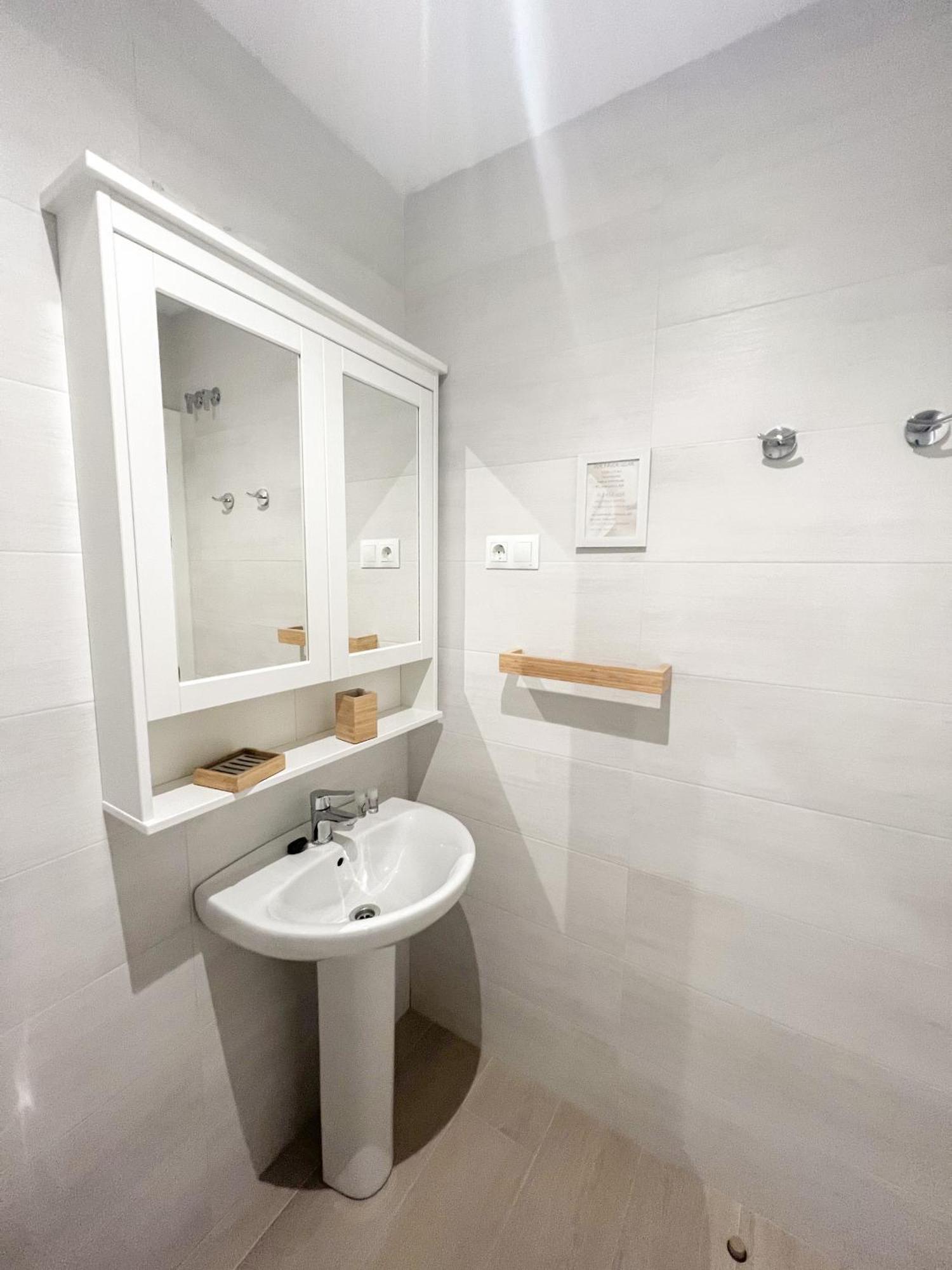 Cozy And Modern Family Flat Carihuela Apartment Торемолинос Екстериор снимка